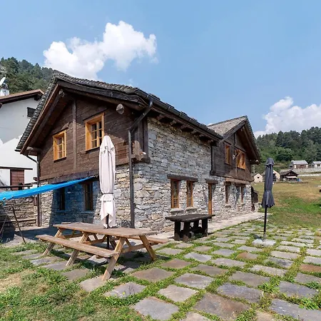 Mountain Hut 'la Fraccia' * Trasquera